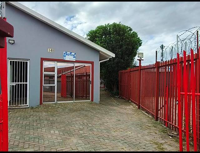 6 BEDROOM HOUSE FOR SALE IN MTHATHA CENTRAL